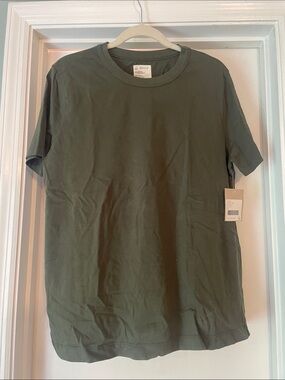 Women's Short Sleeve Crew Tee in Olive Green